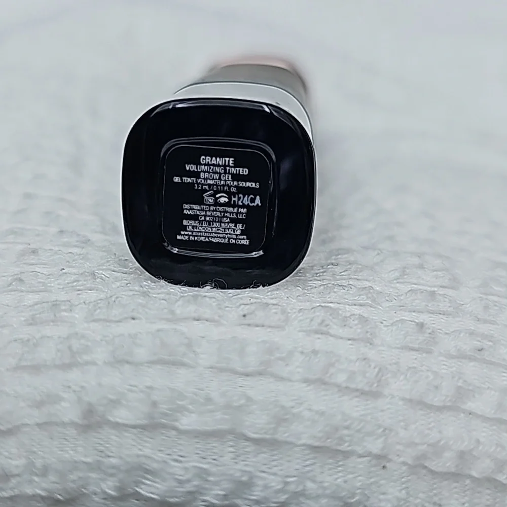 Anastasia Beverly Hills Volumizing Tinted Brow Gel shade granite